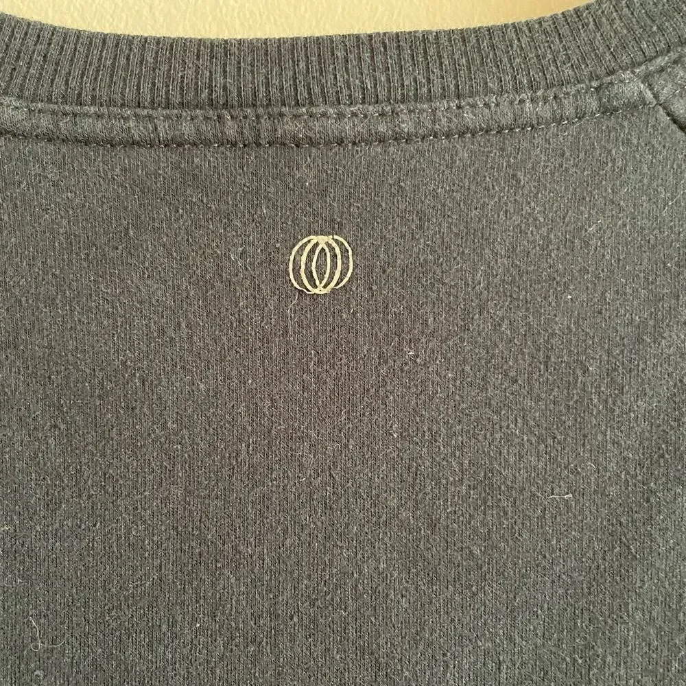 Balance Collection black sweatshirt - Picture 6 of 9